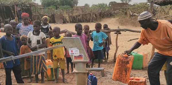 Mali regione Dogon novembre 2015. Nuovi pozzi, centro sanitario, dependance, scuola di Kaouli.